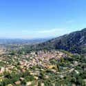 village de Robion situé dans le vaucluse, au pied du Luberon